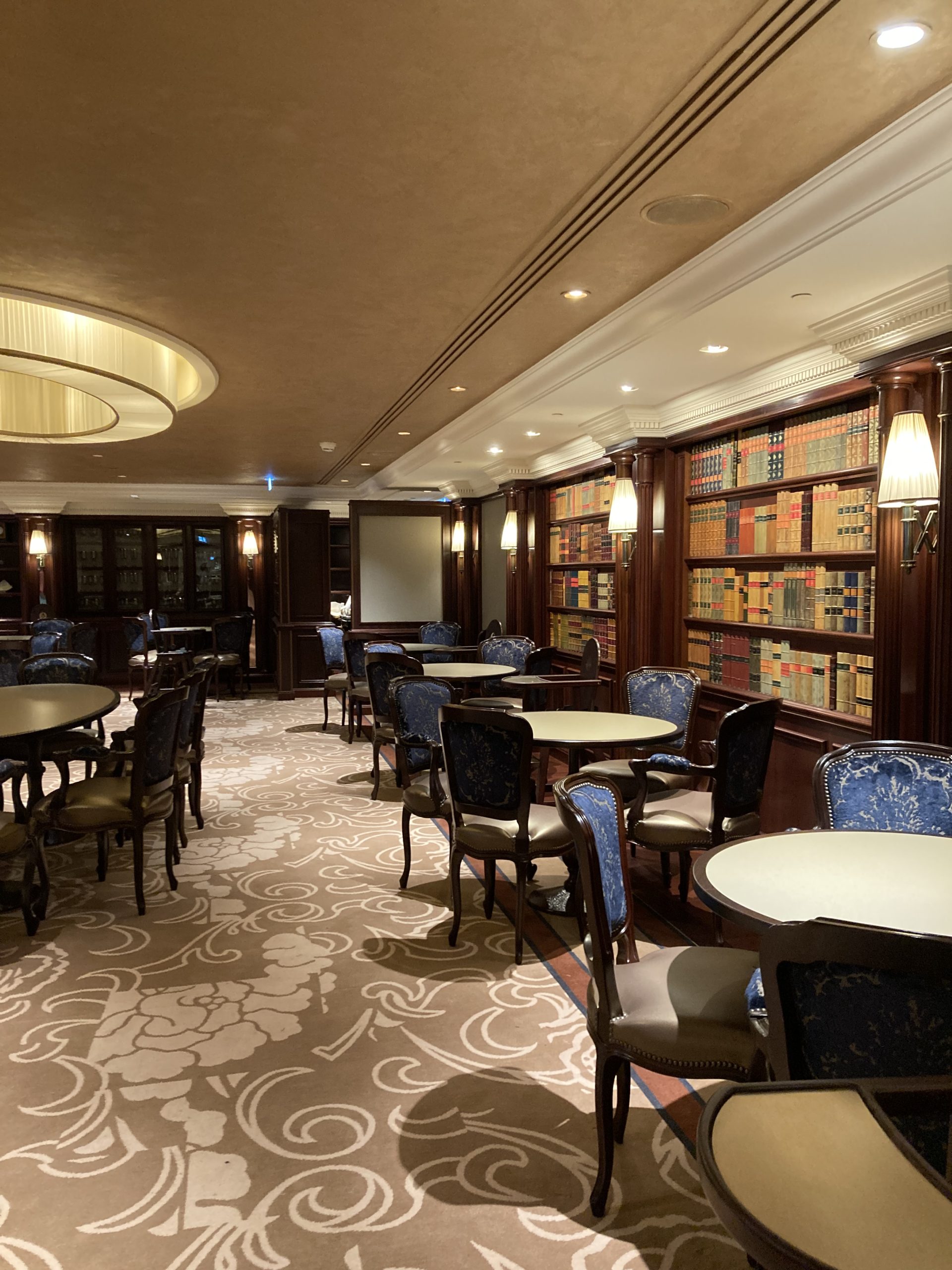 restaurant disneyland hotel