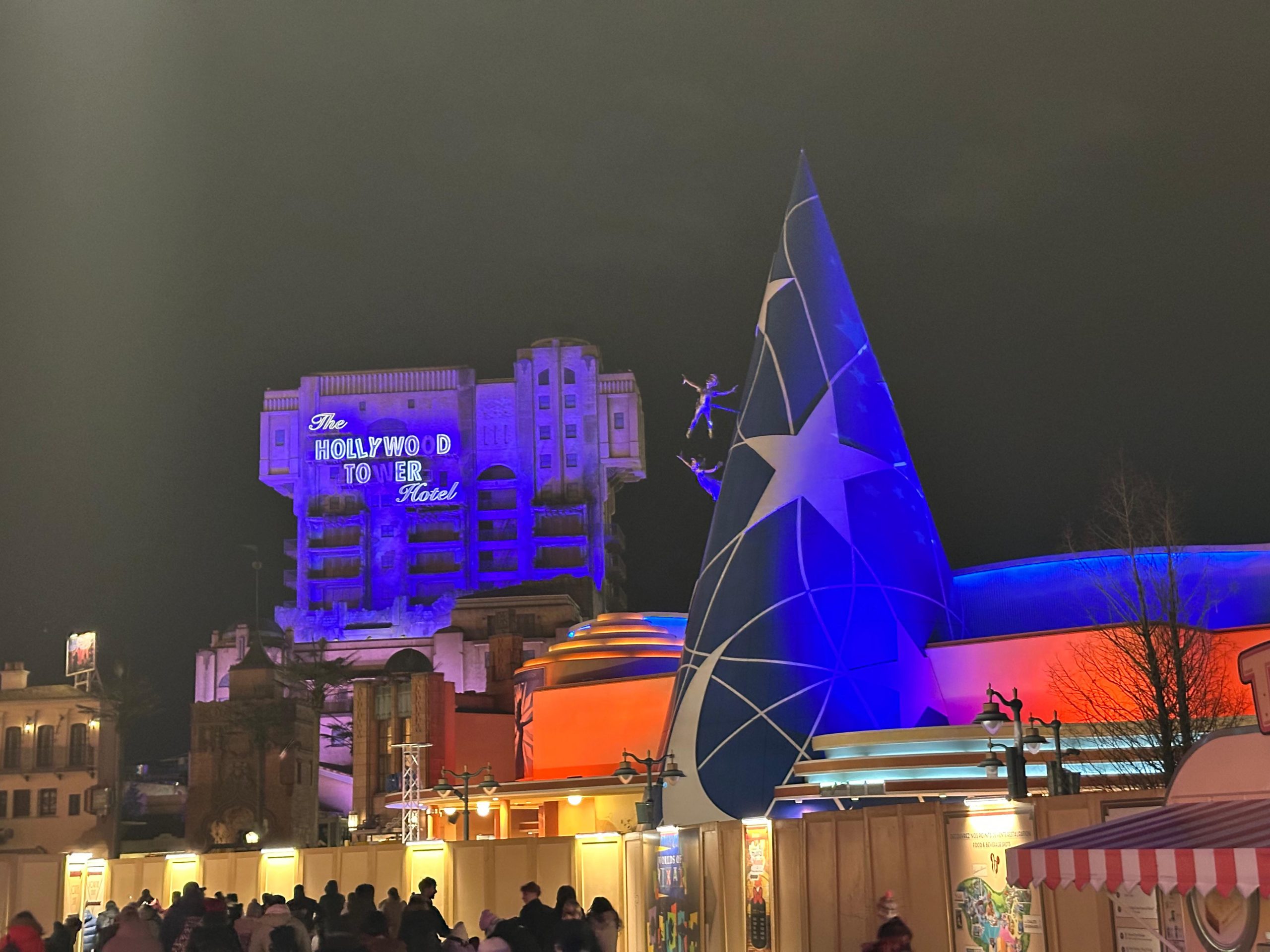 nouveaux lampadaires world premiere