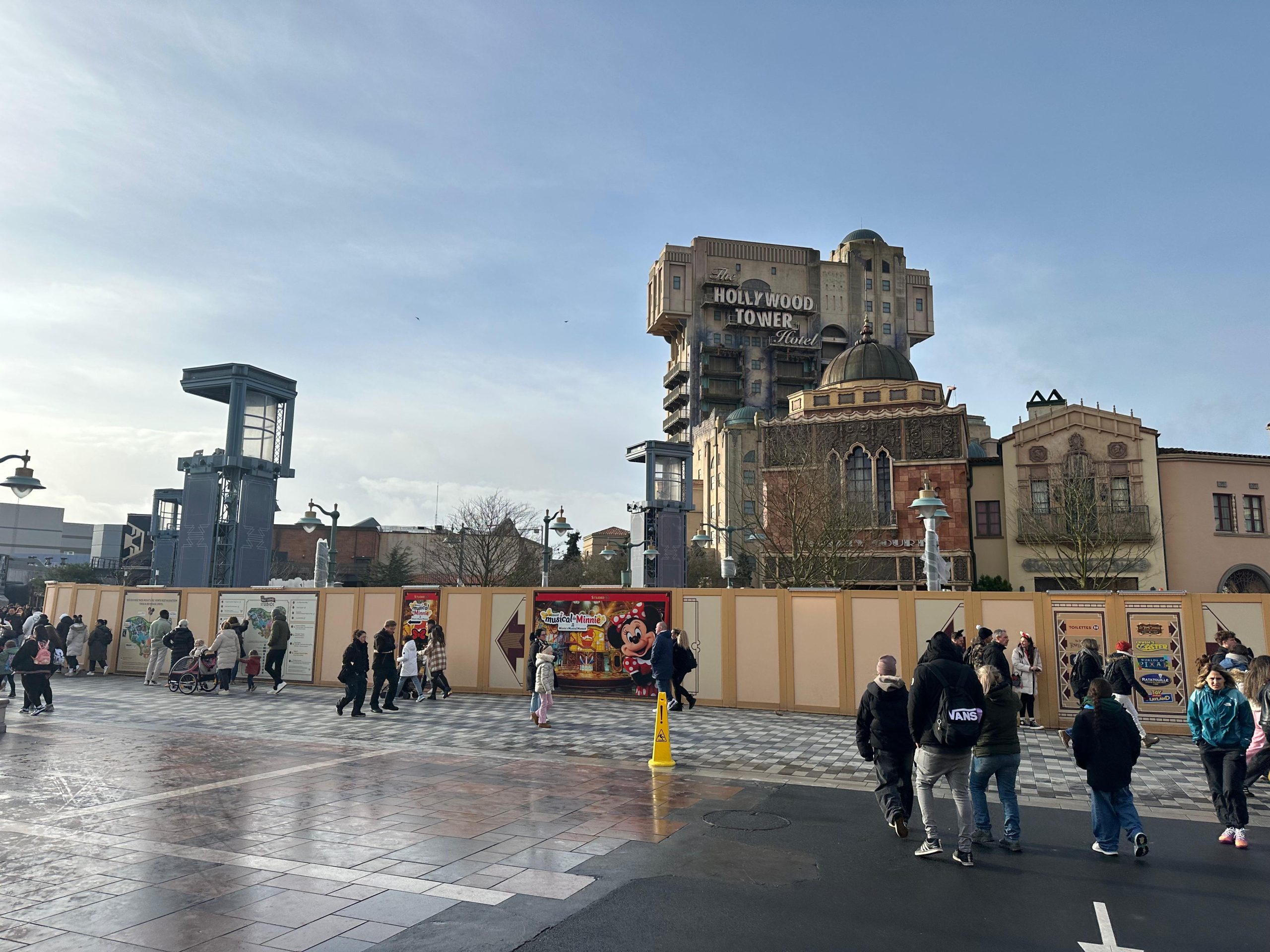 nouveaux lampdaires arbres world premiere plaza 01