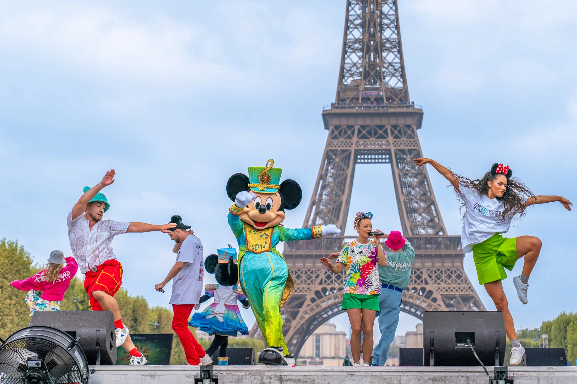 disney voluntears tour eiffel 05