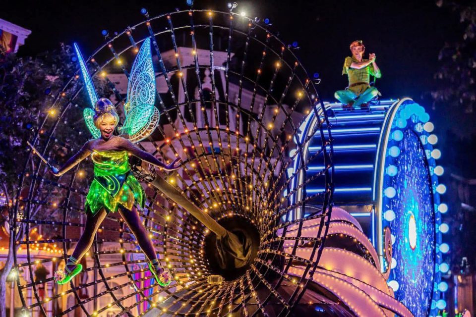 paint the night disneyland pause