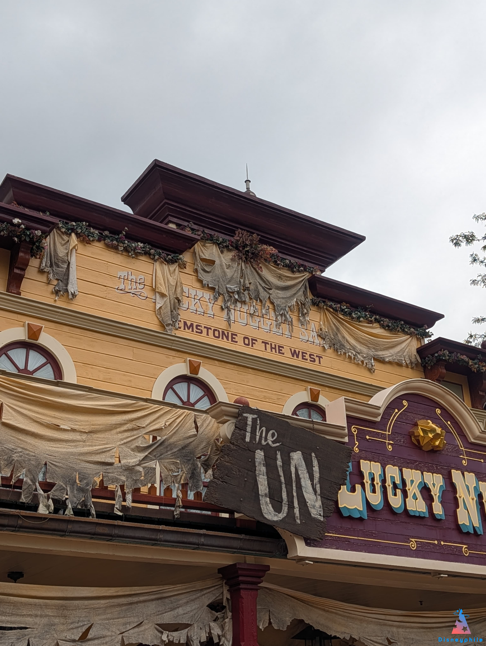 décorations unlucky nugget saloon