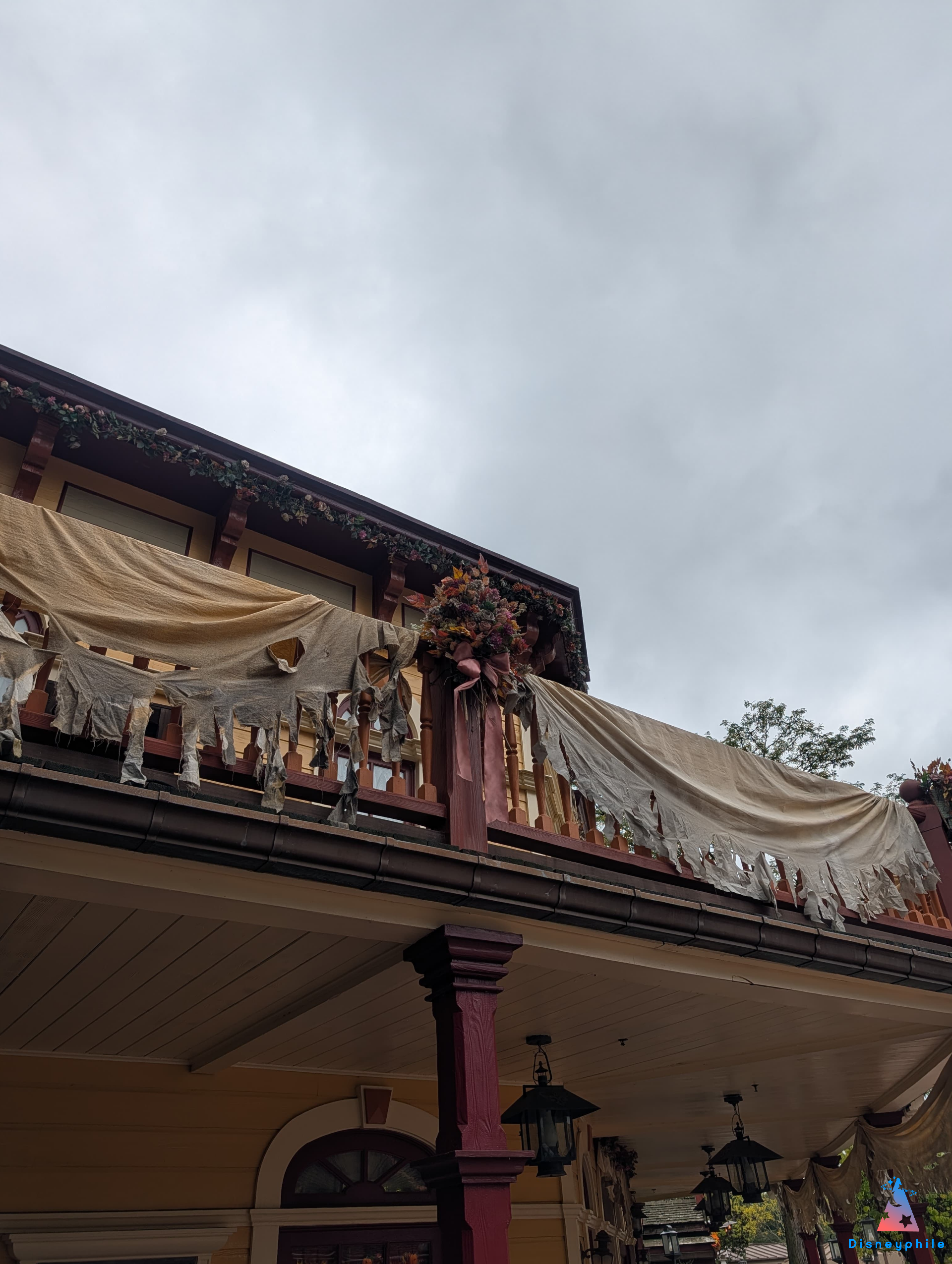 décorations unlucky nugget saloon