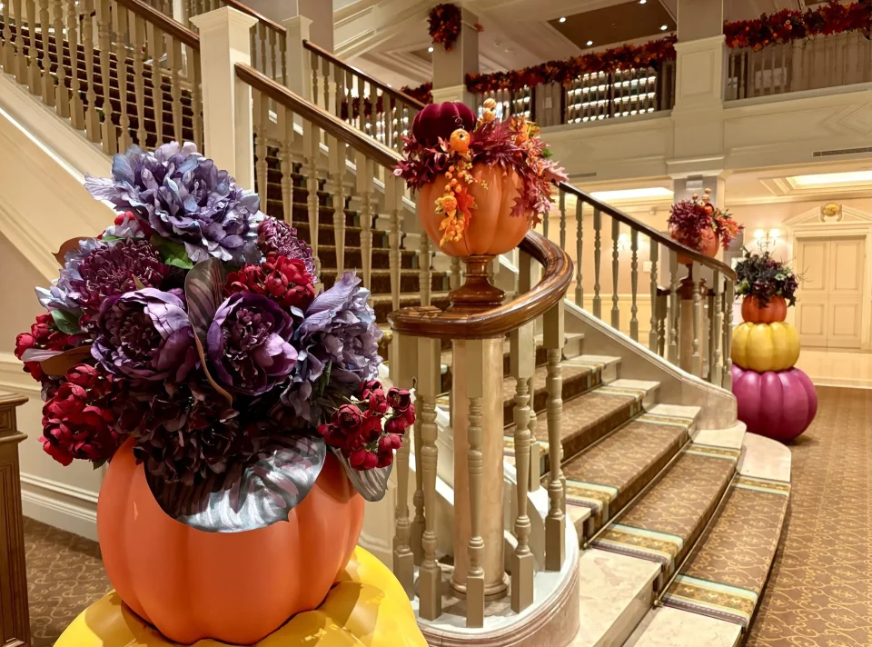 décorations halloween disneyland hotel
