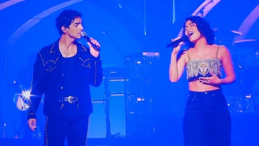 auli'i cravalho jonas brothers concert