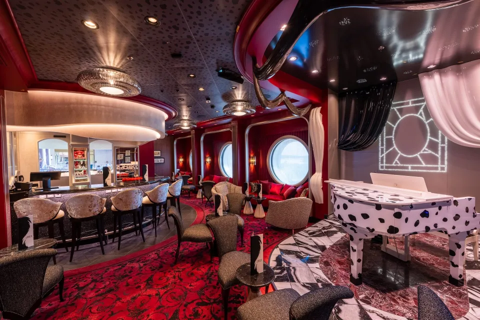 lounge cruella