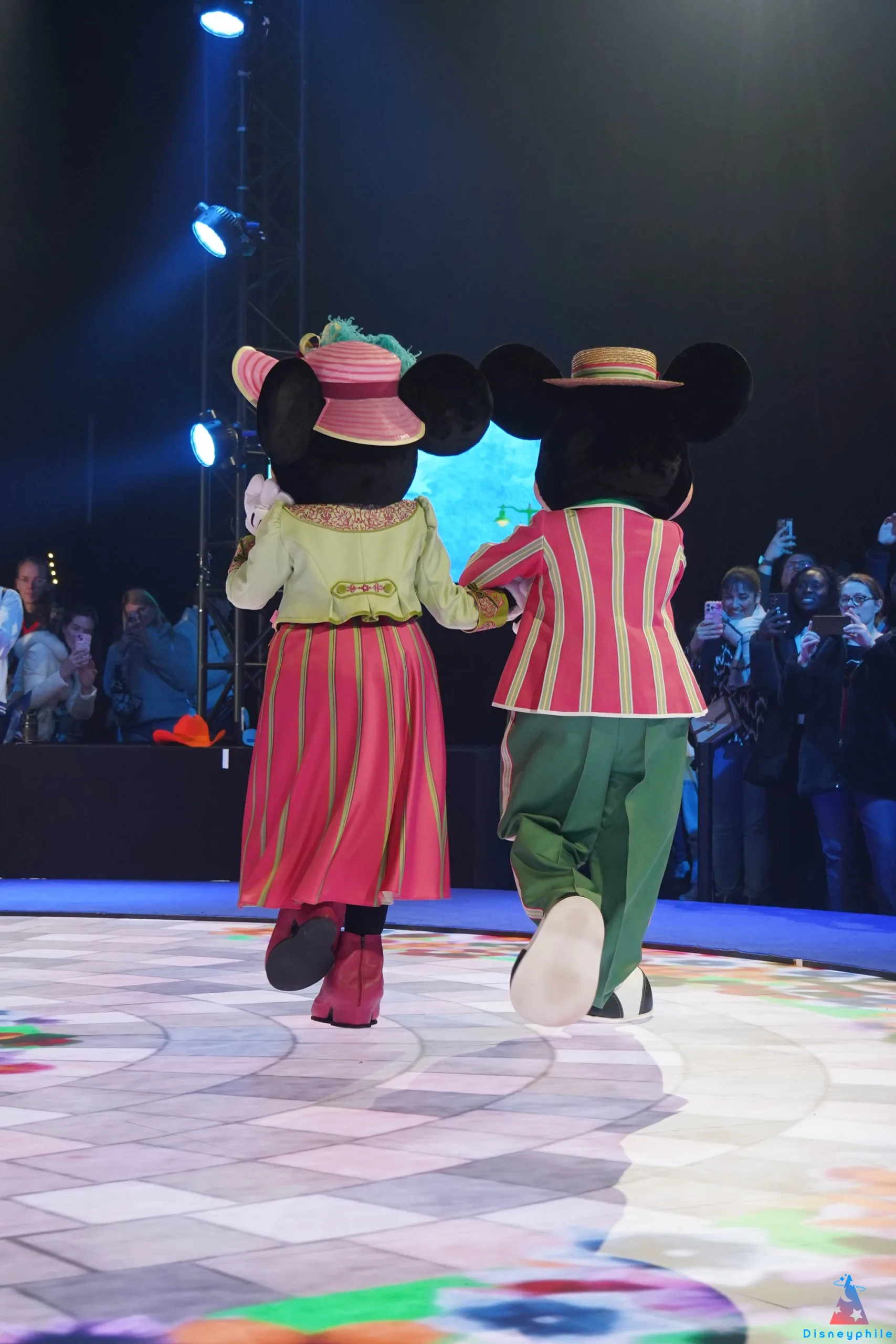 mickey minnie tenues victoriennes