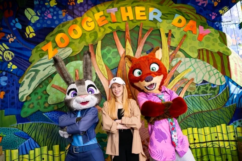 lindsay lohan disney world