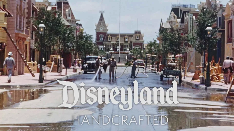 disneyland handcrafted extrait