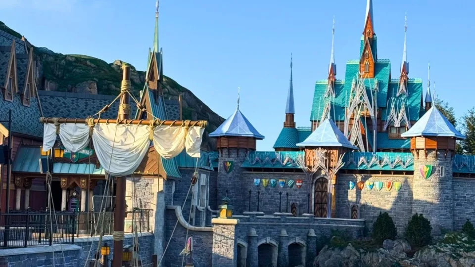 nouvelles images world of frozen disneyland paris