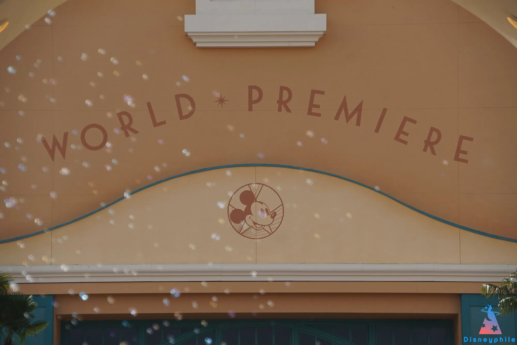 logo world premiere
