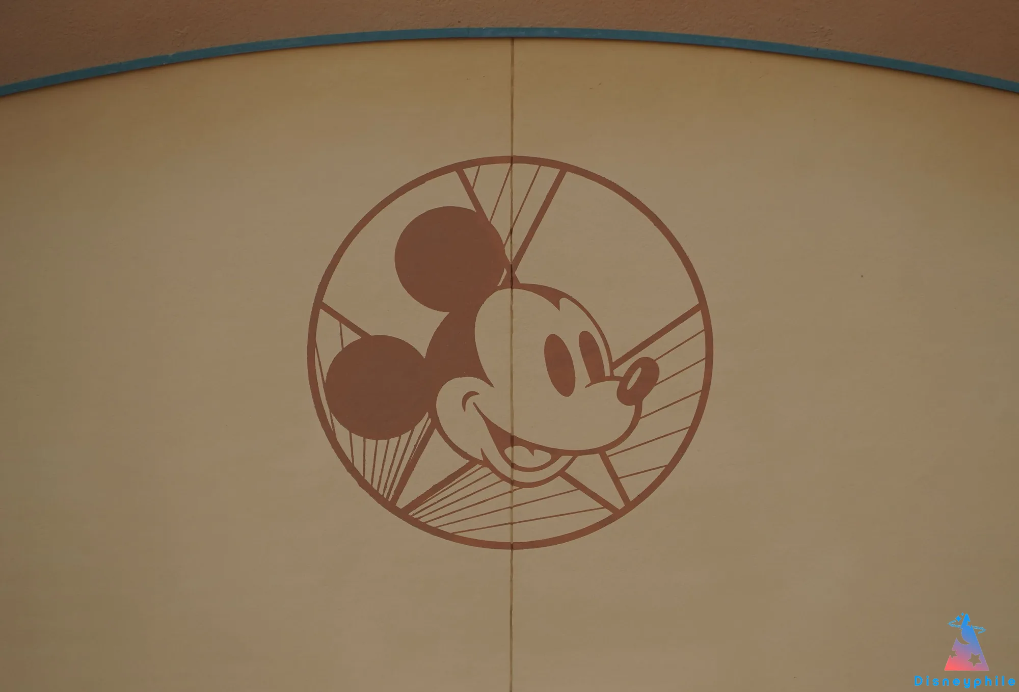 logo world premiere