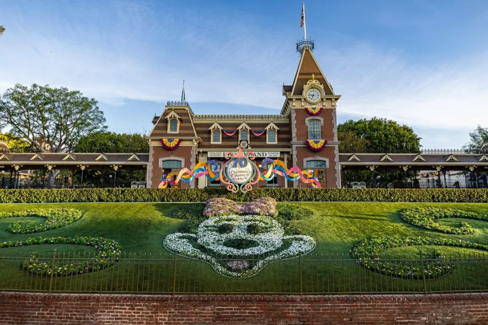 minnie mois femmes disneyland