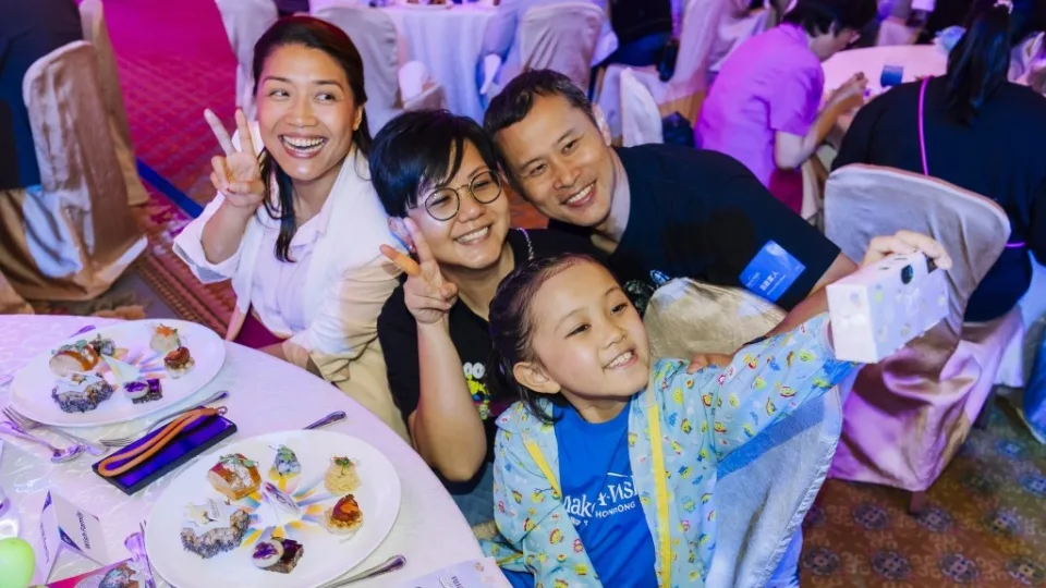 hong kong disneyland make-a-wish 20 ans